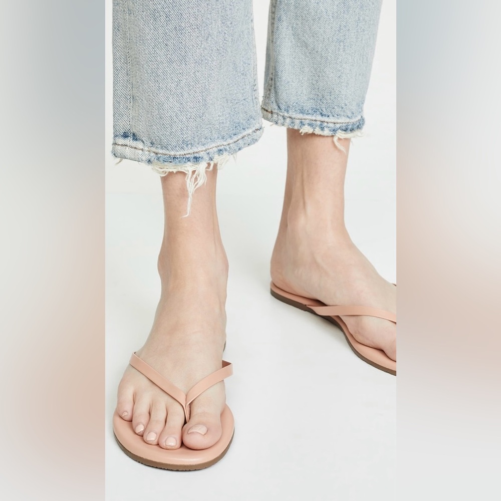 Foundations Shimmer Flip Flops in Beach NIB